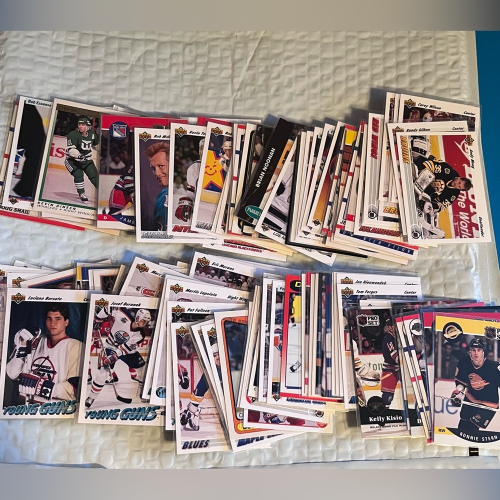 HUGE Lot of 100+ Vintage 90s Hockey Cards